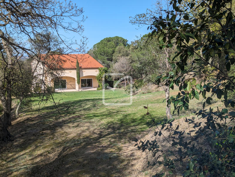 Propriété - 217 m² - 6 pièces