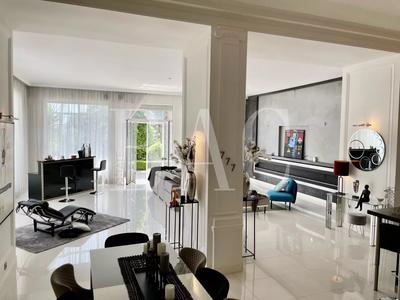 Appartement - 230 m² - 6 pièces