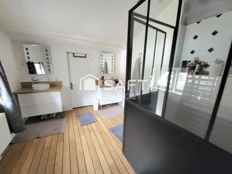 Maison - 270 m² - 9 pièces