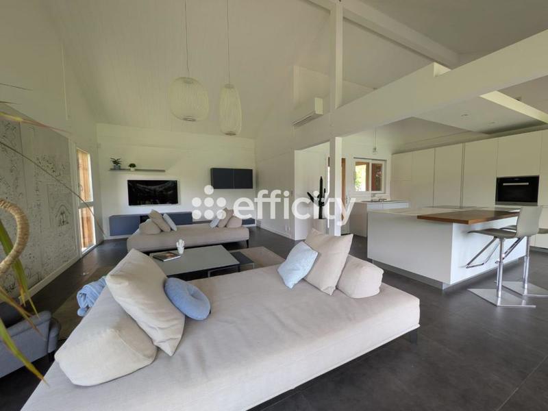 Maison de bois - 200 m² - 5 pièces