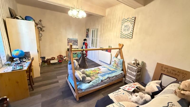 Maison - 250 m² - 7 pièces