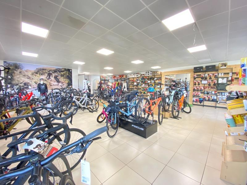 Local commercial - 150 m² - 2 pièces