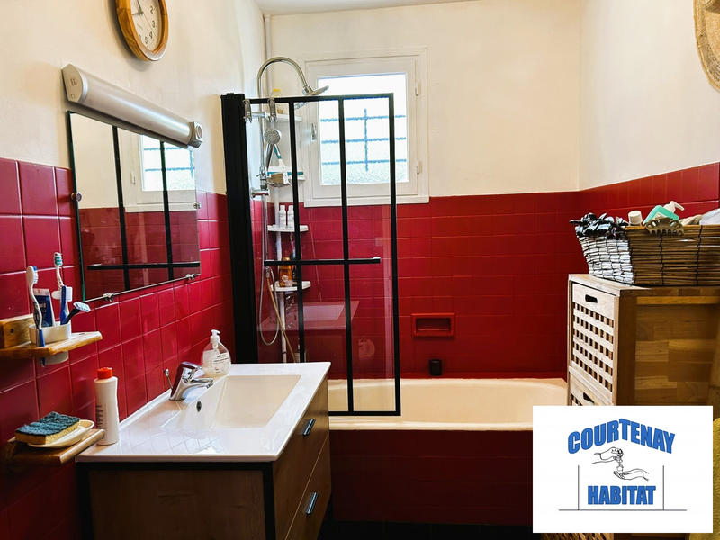 Maison - 95 m² - 9 pièces