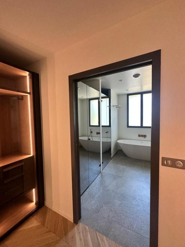 Villa - 353 m² - 8 pièces