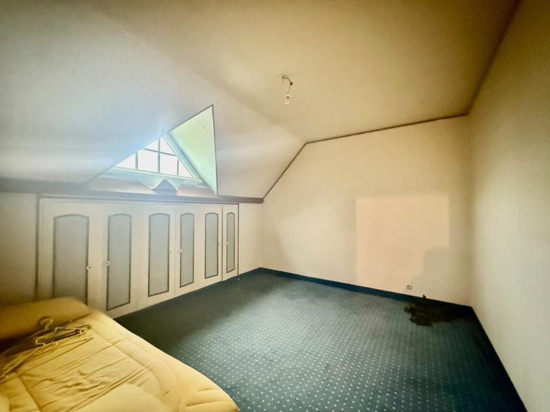 Maison traditionnelle - 227 m² - 9 pièces