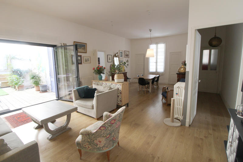 Maison - 248 m² - 9 pièces