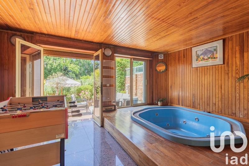 Maison - 250 m² - 7 pièces