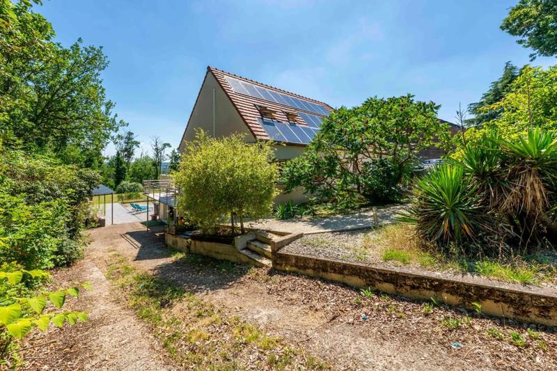 Maison - 239 m² - 12 pièces