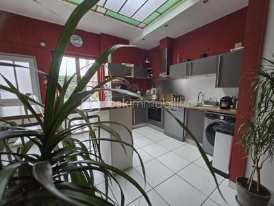 Maison - 90 m² - 6 pièces