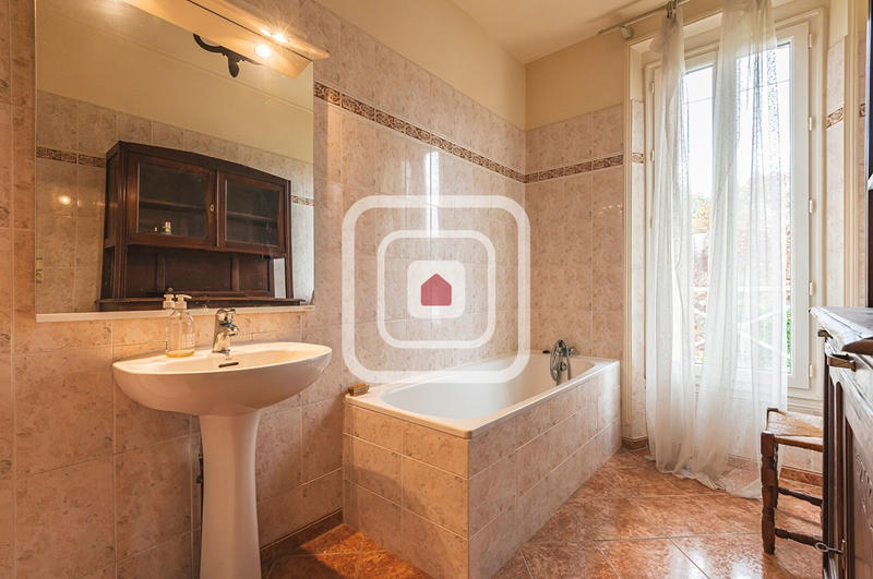 Maison - 185 m² - 7 pièces