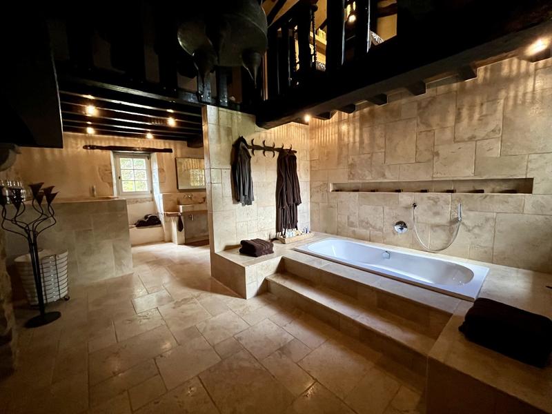 Maison - 411 m² - 7 pièces