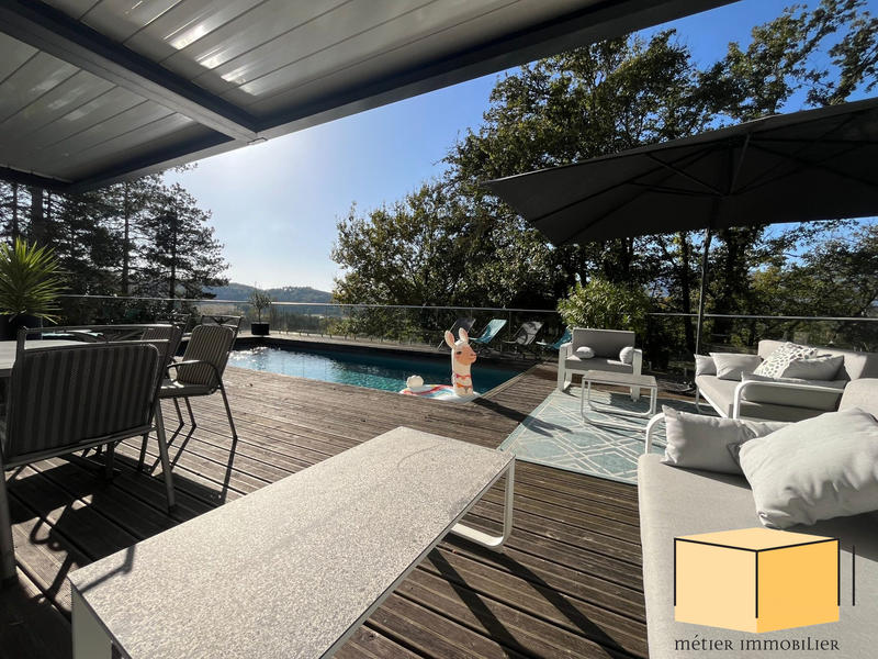 Villa - 207 m² - 6 pièces