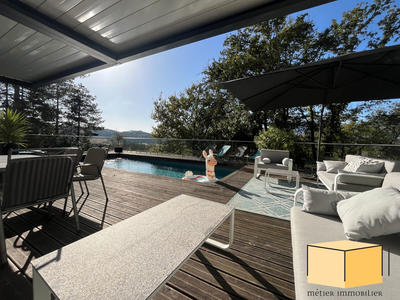 Villa - 207 m² - 6 pièces