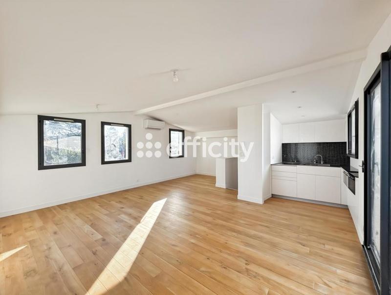 Maison - 110 m² - 4 pièces