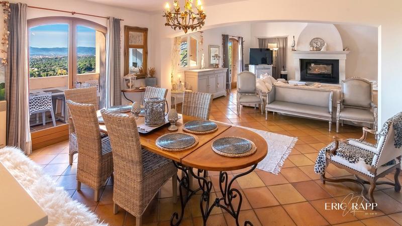 Maison - 222 m² - 7 pièces