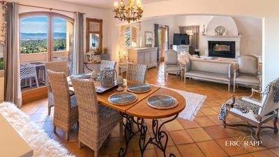 Maison - 222 m² - 7 pièces