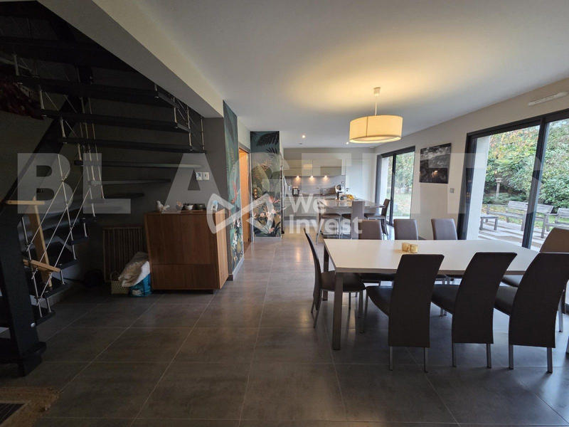 Maison - 180 m² - 9 pièces