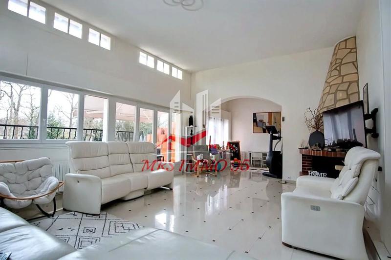 Propriété - 389 m² - 8 pièces