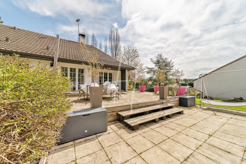 Maison - 277 m² - 9 pièces