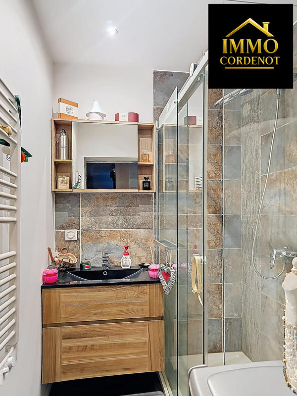 Villa - 250 m² - 6 pièces