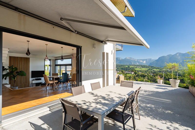 Villa - 252 m² - 7 pièces