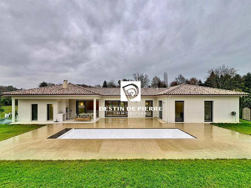 Maison - 219 m² - 6 pièces