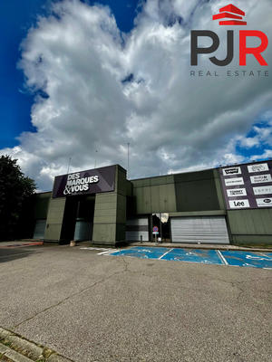 Local commercial - 2 392 m²