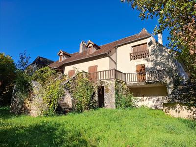 Maison - 180 m² - 8 pièces