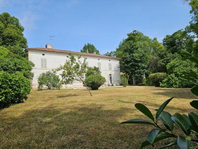 Maison - 292 m² - 10 pièces