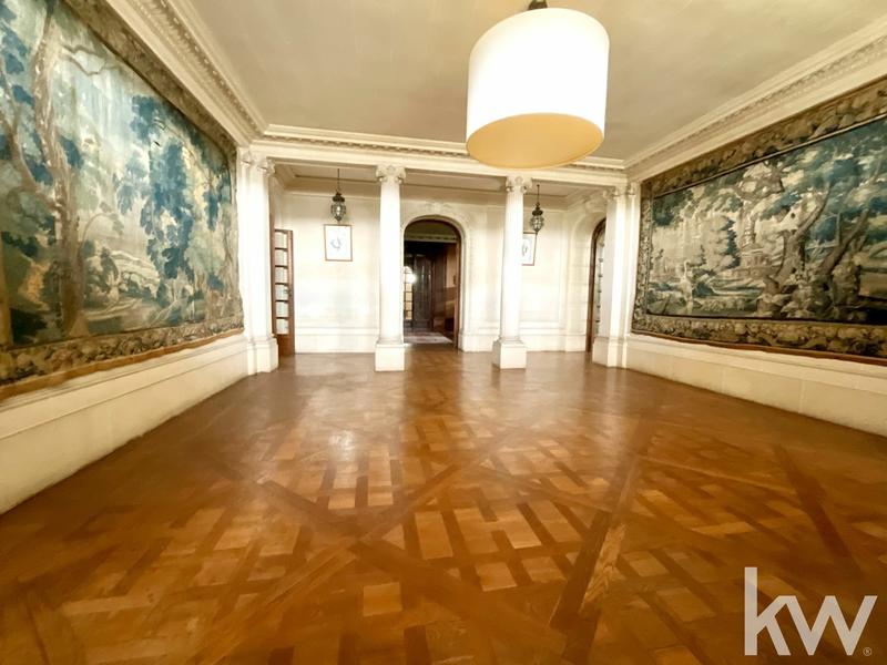 Maison de maîtres - 673 m² - 13 pièces