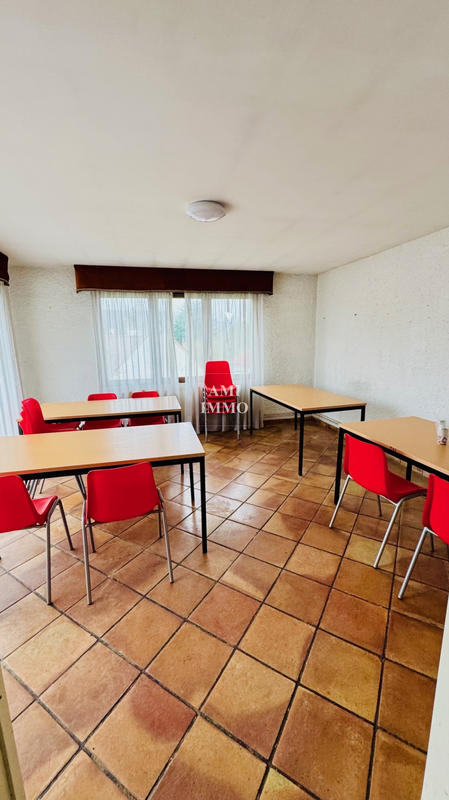 Maison - 216 m² - 10 pièces