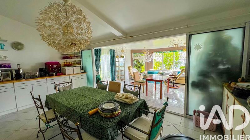 Maison - 681 m² - 17 pièces