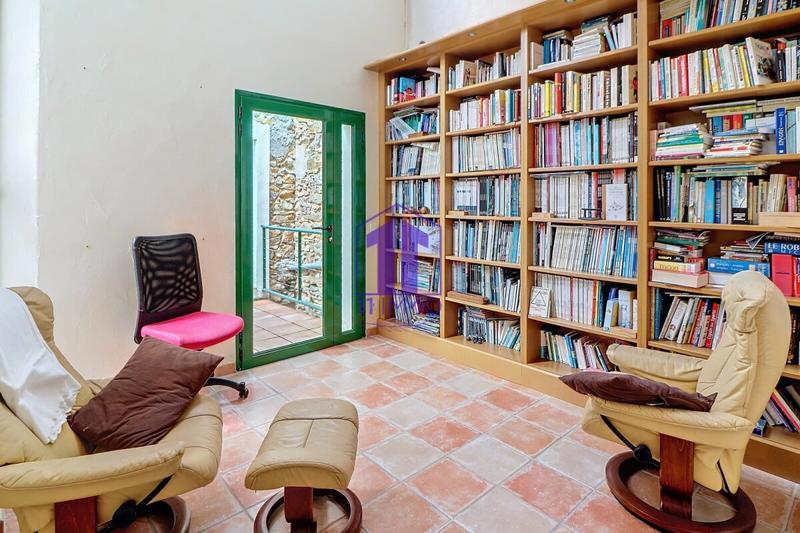 Maison - 230 m² - 10 pièces