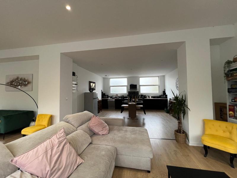 Loft - 173 m² - 8 pièces