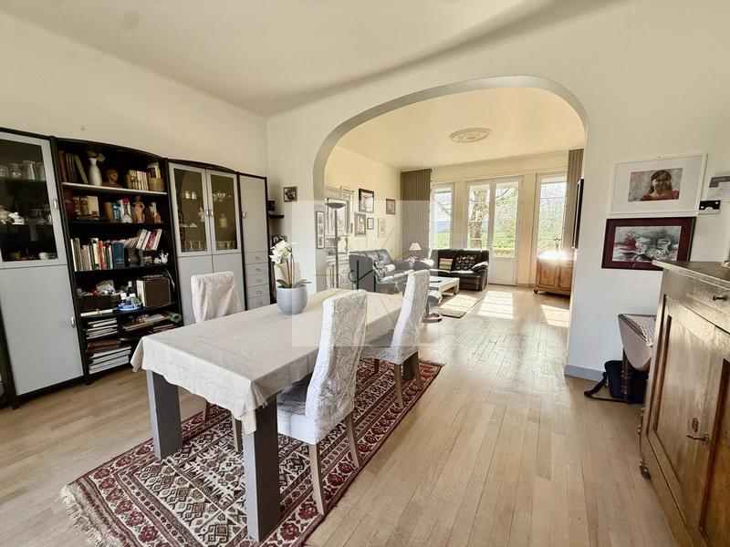 Maison - 256 m² - 11 pièces