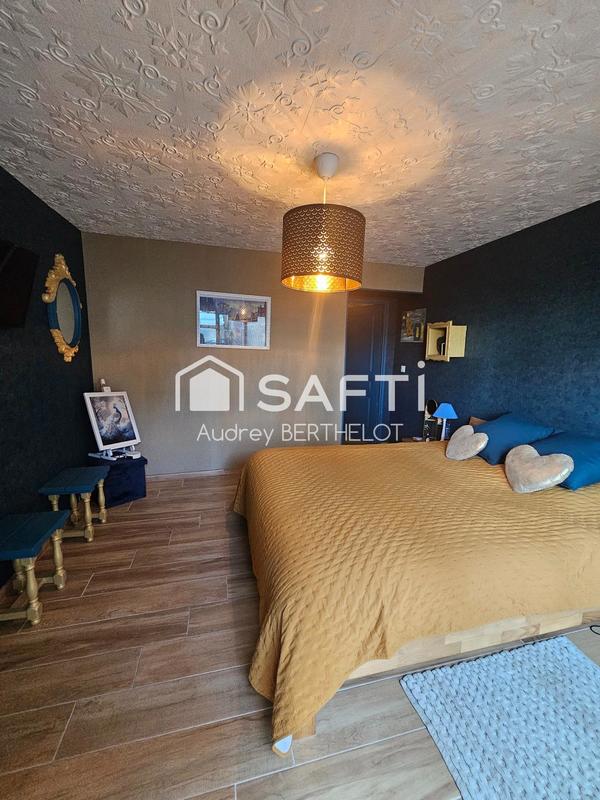 Maison - 256 m² - 8 pièces