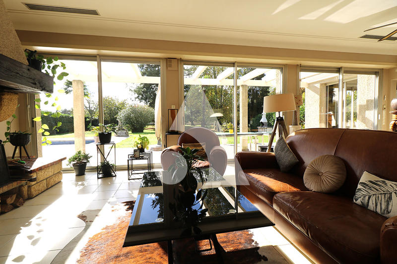 Maison - 233 m² - 12 pièces