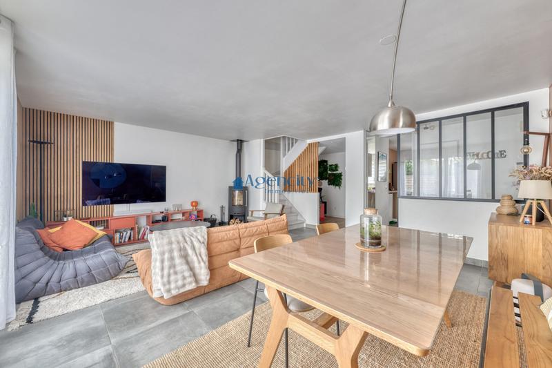 Maison - 90 m² - 5 pièces