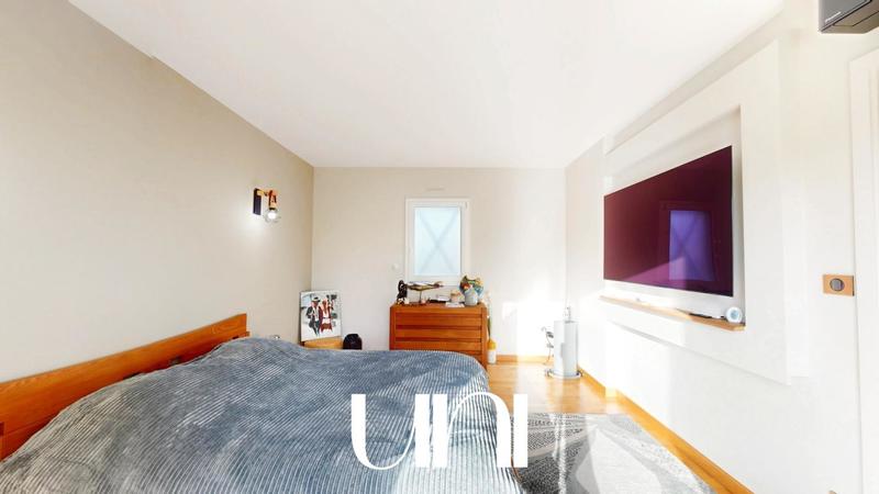 Maison - 220 m² - 6 pièces