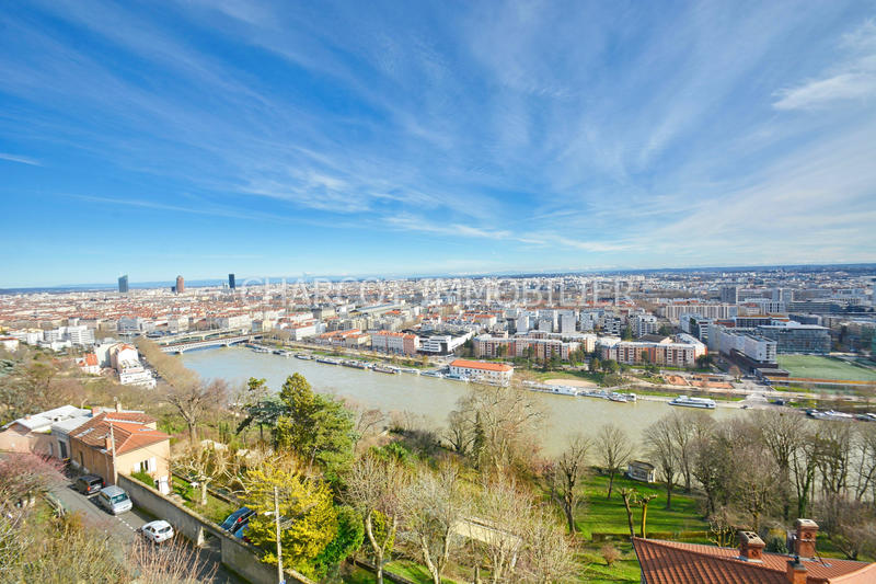 Appartement - 137 m² - 5 pièces