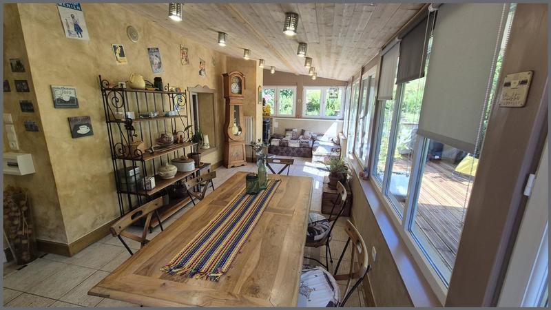 Maison - 243 m² - 9 pièces