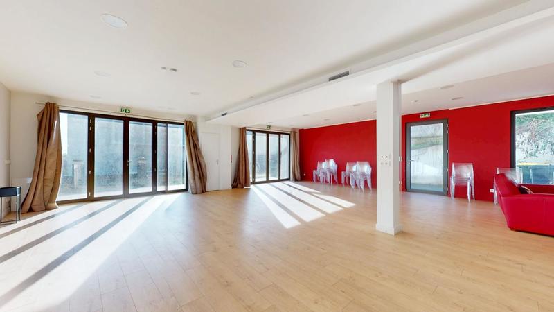Maison - 233 m² - 5 pièces