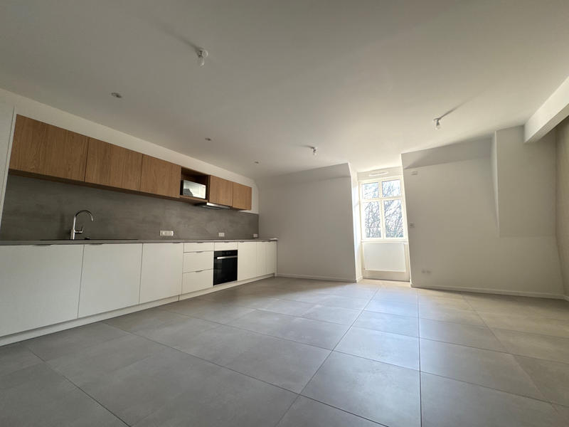 Appartement - 98 m² - 5 pièces