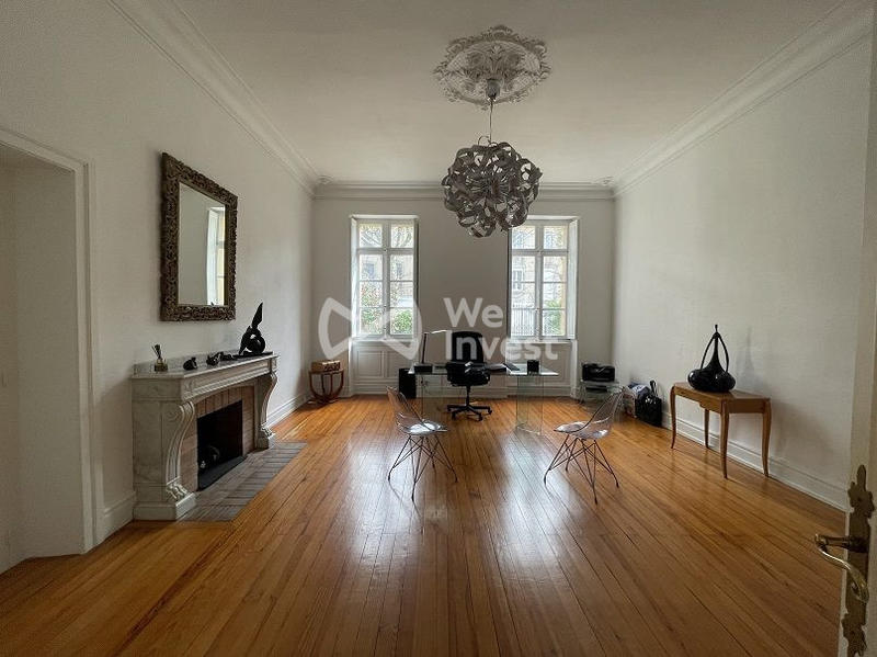 Maison - 331 m² - 9 pièces