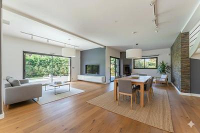 Maison - 180 m² - 7 pièces