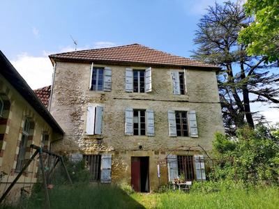 Maison - 410 m² - 8 pièces