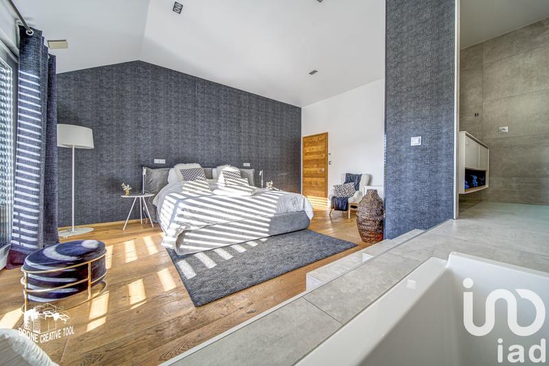 Maison - 340 m² - 8 pièces