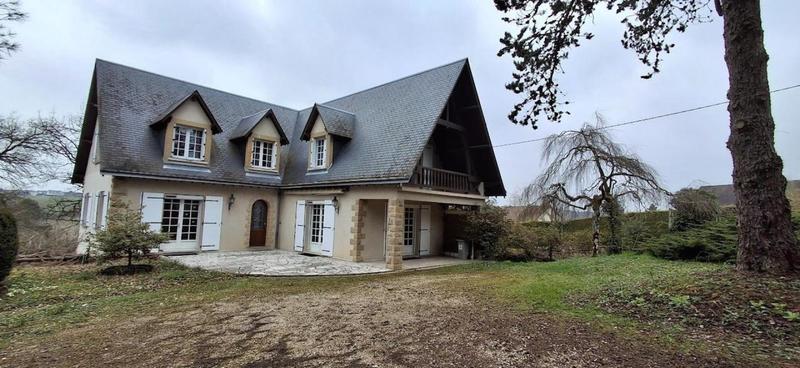 Maison traditionnelle - 188 m² - 6 pièces