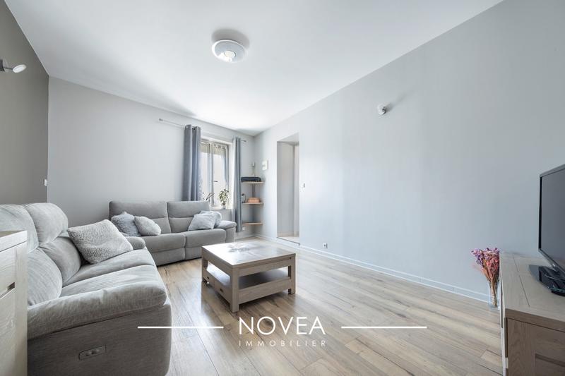 Maison traditionnelle - 259 m² - 8 pièces