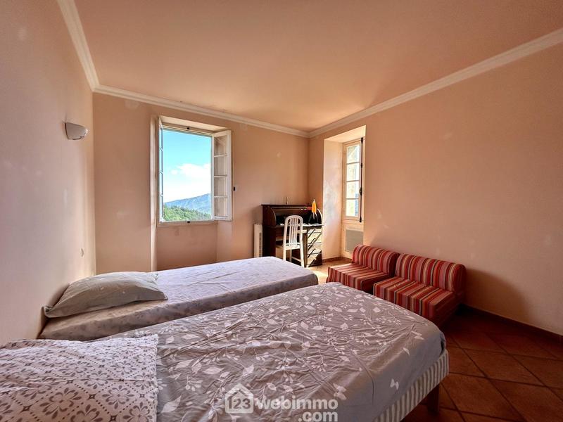 Maison - 140 m² - 4 pièces